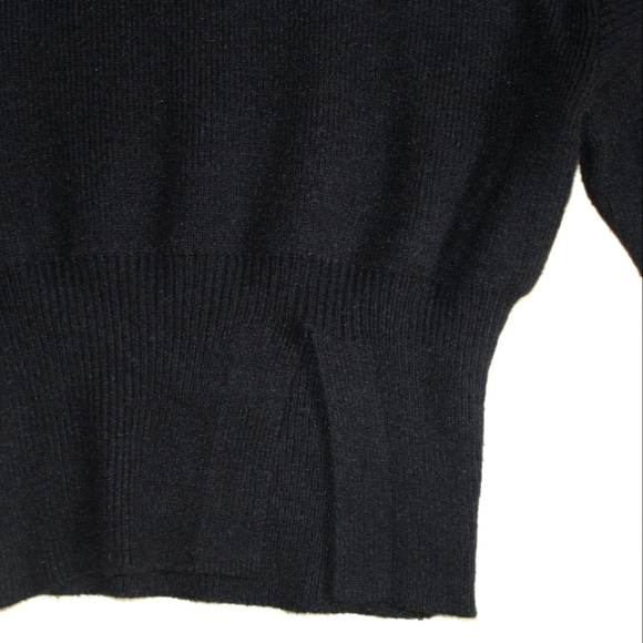 Asymmetrical Knit Crewneck Sweater 🩷LIVE show item - Picture 3 of 4